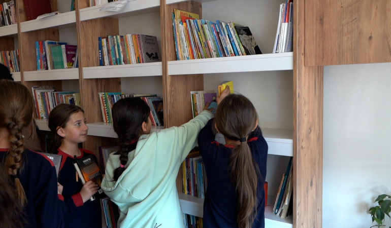 10 BİNİN ÜZERİNDE KİTAP ÖĞRENCİLERLE BULUŞTURULDU (5)