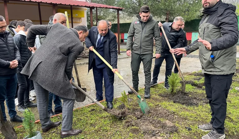 salipazari-nda-fidanlar-toprak_1774515022_k2h4GF